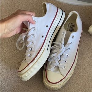 Chuck Taylor white converse sneakers Women’s sz 8